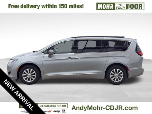 Used 2018 Chrysler Pacifica Touring-L image 4