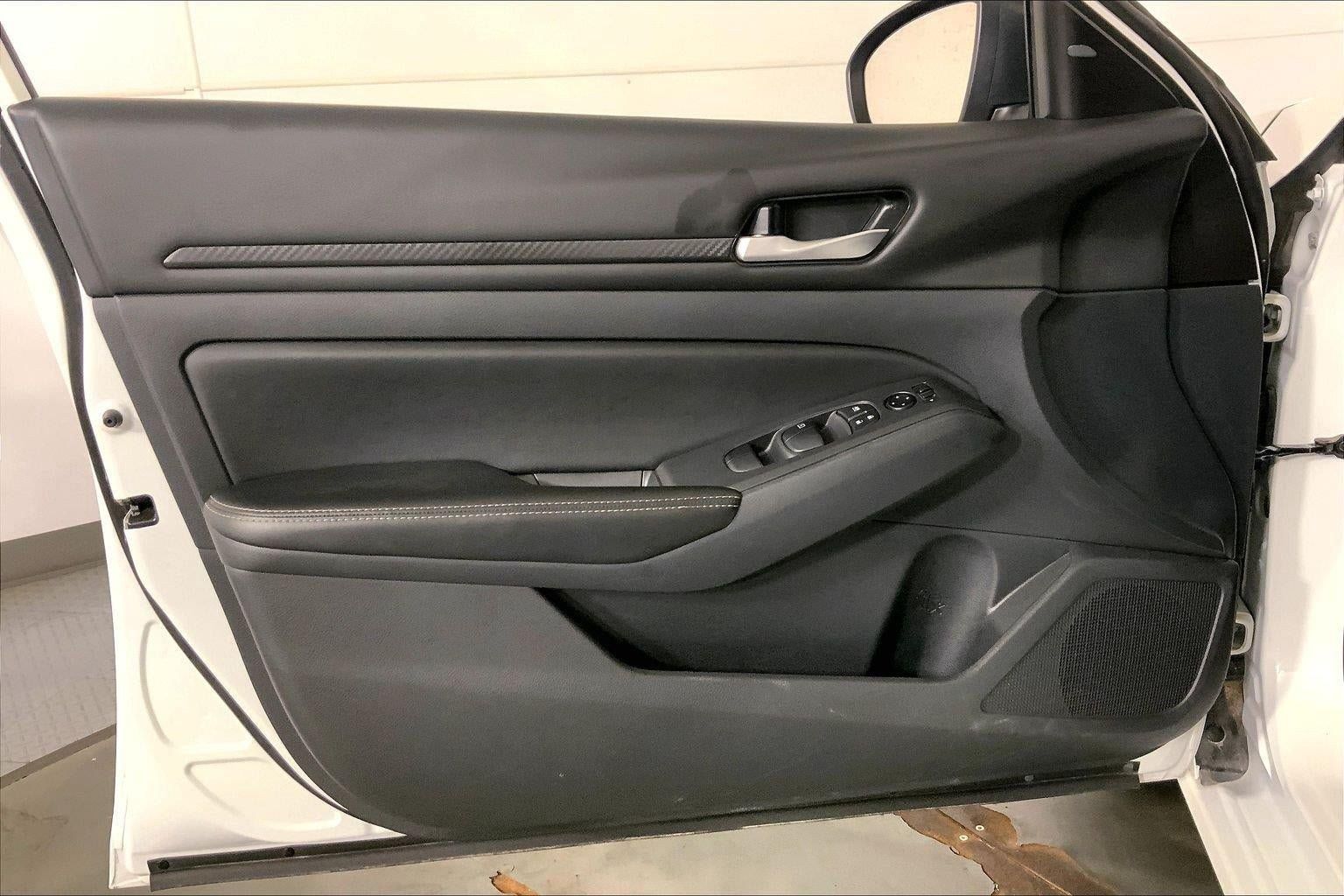 Used 2025 Nissan Altima 2.5 SV FWD image 18
