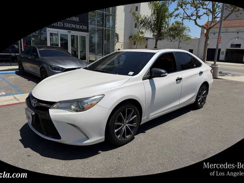 Used 2017 Toyota Camry XSE w/ Moonroof Package FWD image 1