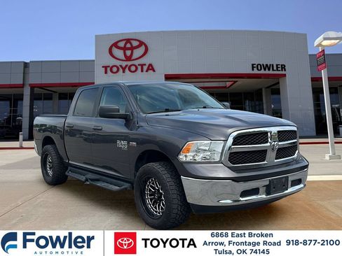 Used 2019 RAM 1500 Classic SLT AWD/4WD image 8