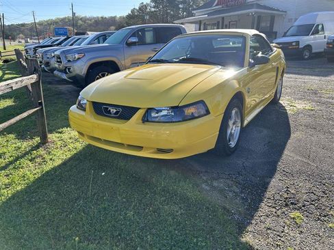 Used 2004 Ford Mustang Convertible RWD image 4