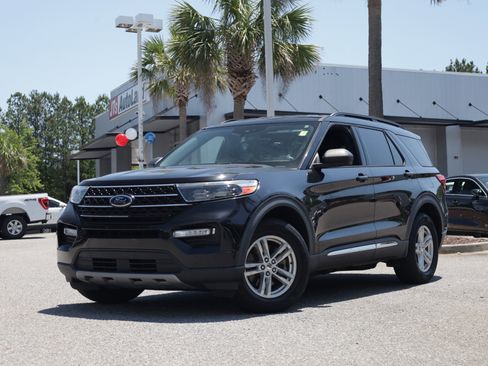 Used 2020 Ford Explorer XLT w/ Equipment Group 202A AWD/4WD image 1