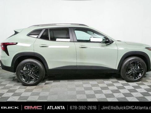 Used 2025 Chevrolet Trax ACTIV w/ Sunroof Package FWD image 2