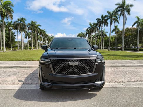 Used 2023 Cadillac Escalade ESV Luxury AWD/4WD image 2