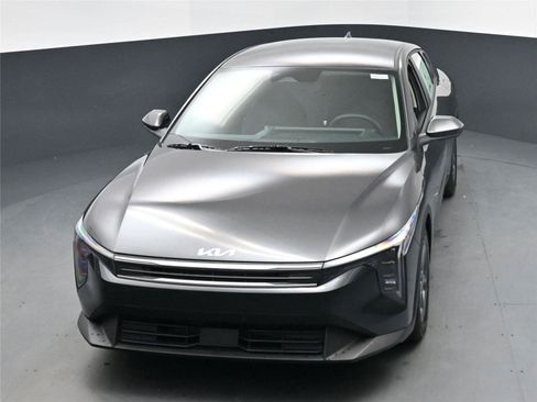 New 2025 Kia K4 LXS image 9
