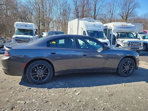 Used 2019 Dodge Charger SXT w/ Blacktop Package image 9