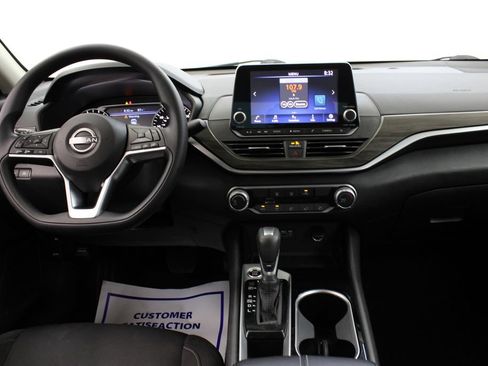 Used 2024 Nissan Altima 2.5 SV FWD image 9