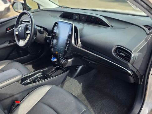 Used 2019 Toyota Prius Prime Advanced image 9
