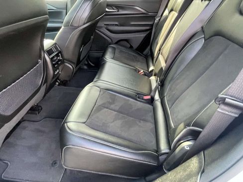 Used 2024 Jeep Grand Cherokee Altitude RWD image 12