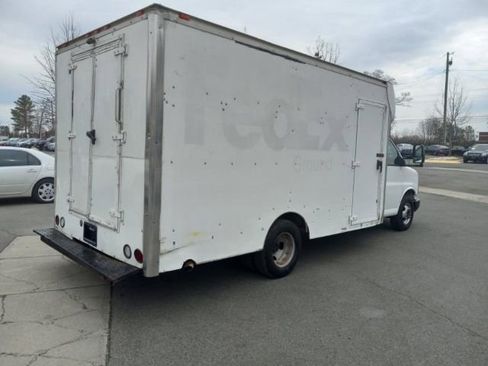 Used 2015 Chevrolet Express 3500 Extended image 2