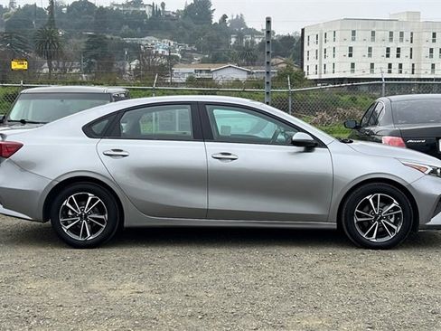 Used 2023 Kia Forte LXS image 3