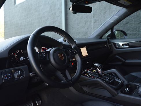 Certified 2022 Porsche Cayenne Turbo GT image 4
