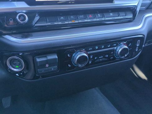 Used 2025 GMC Sierra 1500 SLT image 18