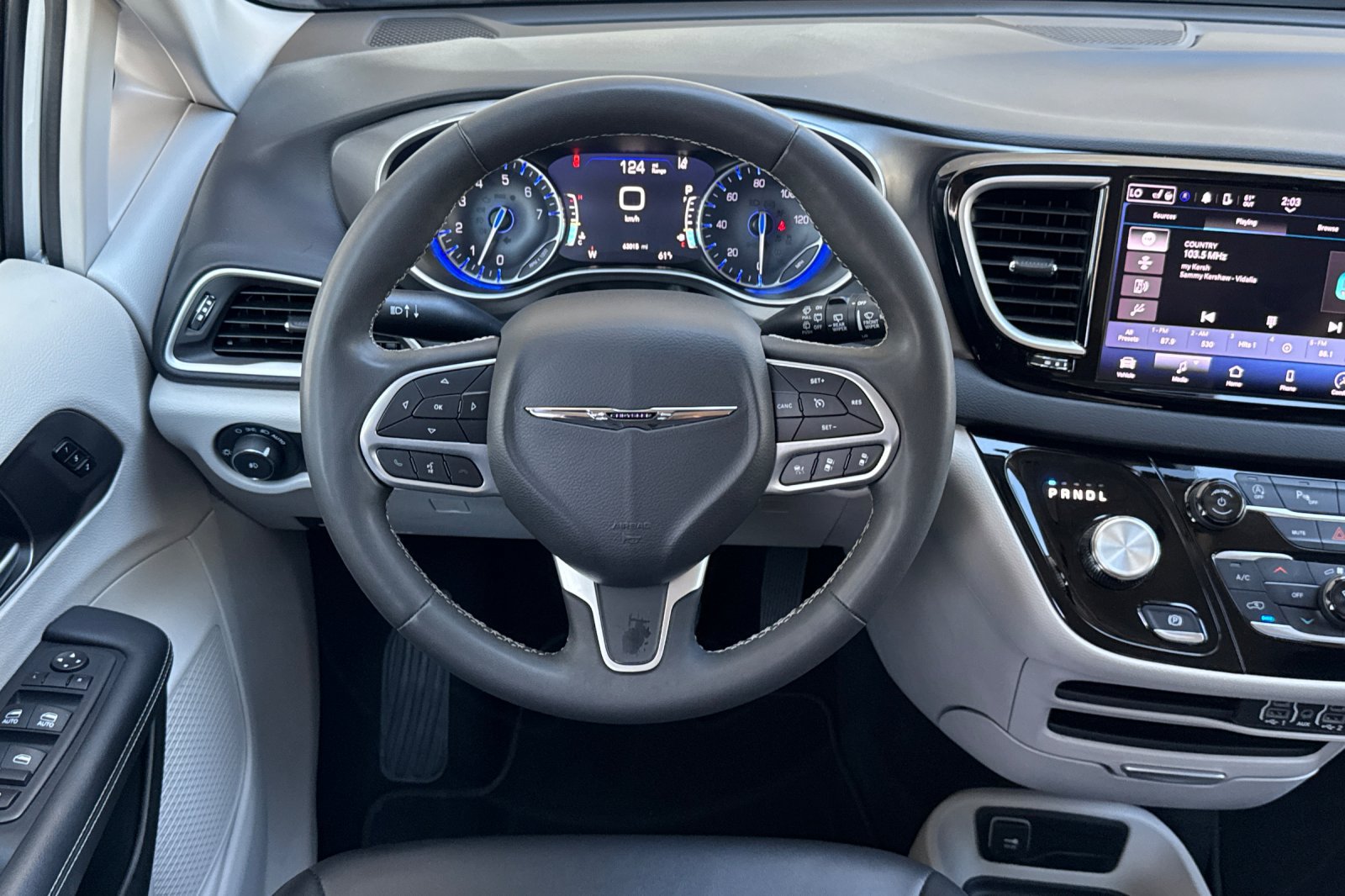Used 2024 Chrysler Pacifica Touring-L FWD image 15