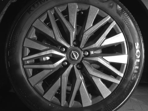 Used 2025 Nissan Altima 2.5 SV FWD image 12