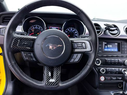 Used 2016 Ford Mustang Coupe RWD image 3