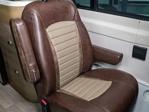 Used 2017 Mercedes-Benz Sprinter 3500 image 12