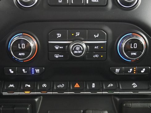 Used 2019 Chevrolet Silverado 1500 LTZ w/ LTZ Premium Package AWD/4WD image 23
