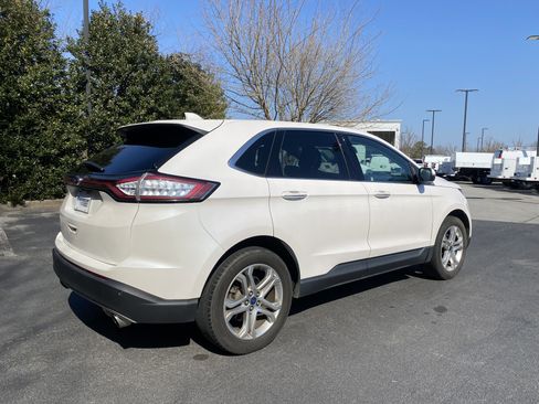 Used 2018 Ford Edge Titanium w/ Ford Safe & Smart Package image 9