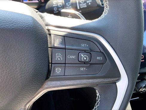 Certified 2024 Jeep Grand Cherokee Limited AWD/4WD image 21