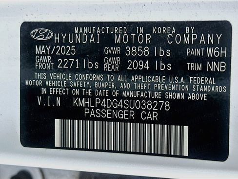 Used 2025 Hyundai Elantra Limited FWD image 12