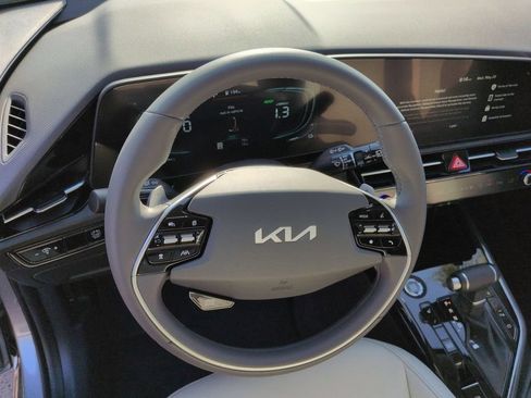New 2026 Kia Niro EX FWD image 11