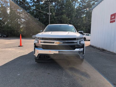 Used 2021 Chevrolet Silverado 1500 LT AWD/4WD image 3