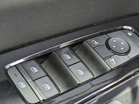Used 2022 Nissan Pathfinder SV AWD/4WD image 22