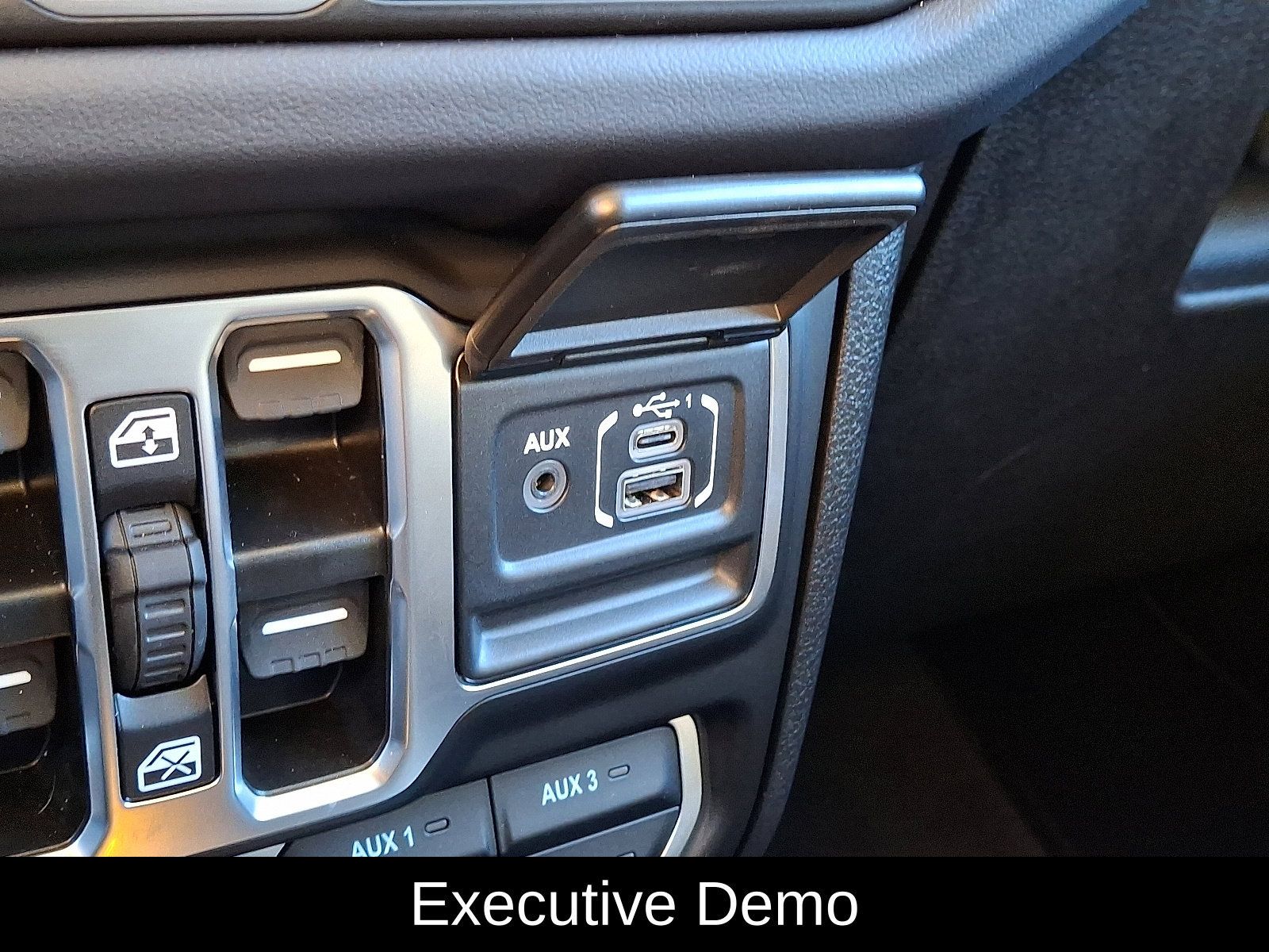 New 2025 Jeep Gladiator Mojave w/ Safety Group AWD/4WD image 24
