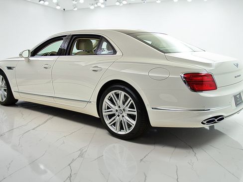 Certified 2023 Bentley Flying Spur Plug-In Hybrid AWD/4WD image 8