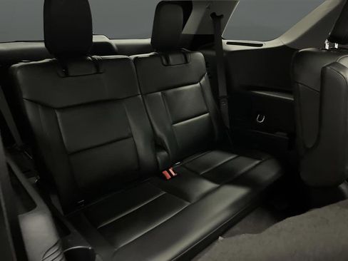 Used 2023 Ford Explorer XLT image 32