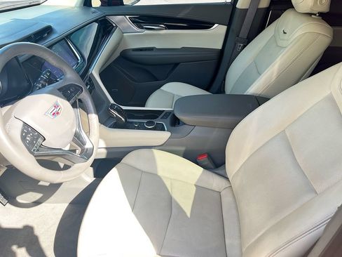 Used 2025 Cadillac XT6 Premium Luxury FWD image 22