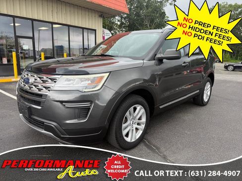 Used 2018 Ford Explorer XLT image 4