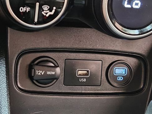 Used 2021 Hyundai Venue SEL FWD image 25