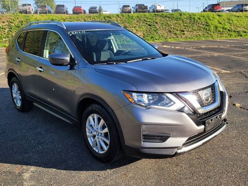 Used 2017 Nissan Rogue SV image 16