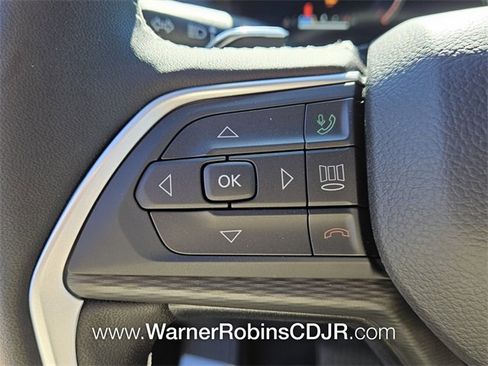 New 2025 Jeep Grand Cherokee Altitude image 23