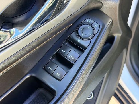 Used 2019 Chevrolet Traverse LT FWD image 20