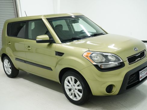 Used 2013 Kia Soul + image 3