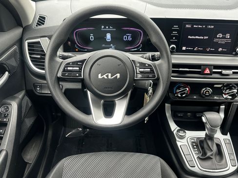 Used 2025 Kia Seltos LX image 18