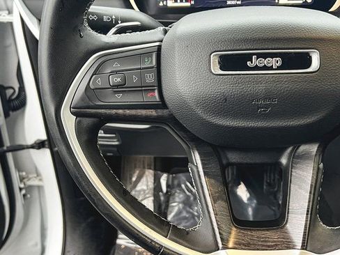 Used 2023 Jeep Grand Cherokee Limited w/ Luxury Tech Group II image 23