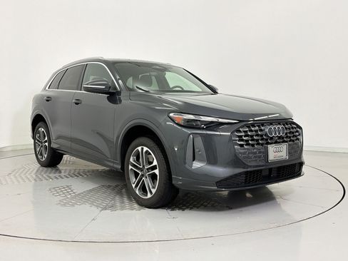 Used 2025 Audi Q5 Premium w/ Convenience Package AWD/4WD image 6