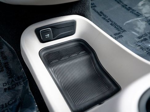 Used 2024 Chrysler Pacifica Touring-L image 25