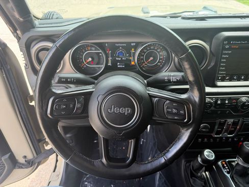 Used 2020 Jeep Gladiator Sport w/ Quick Order Package 24S AWD/4WD image 15