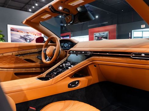 Used 2024 Aston Martin DB12 Convertible image 41