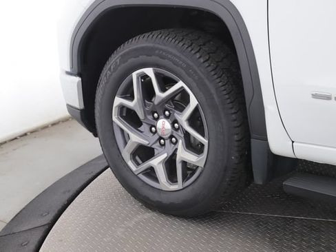 Used 2023 GMC Sierra 1500 SLT AWD/4WD image 13