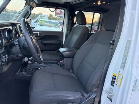 Used 2023 Jeep Gladiator Sport AWD/4WD image 7