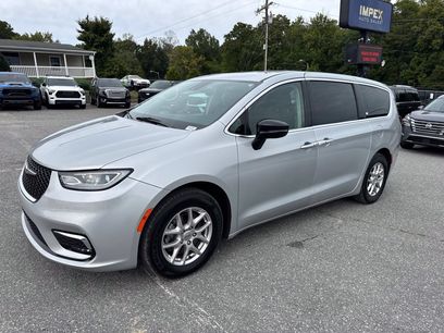 Used 2024 Chrysler Pacifica Touring-L