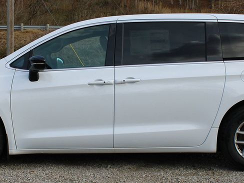 New 2026 Chrysler Voyager LX image 8