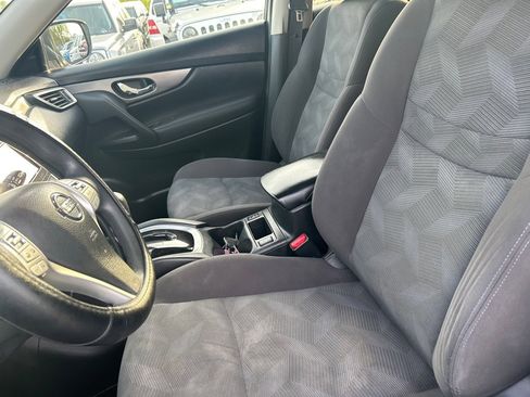 Used 2016 Nissan Rogue SV w/ SV Premium Package image 12