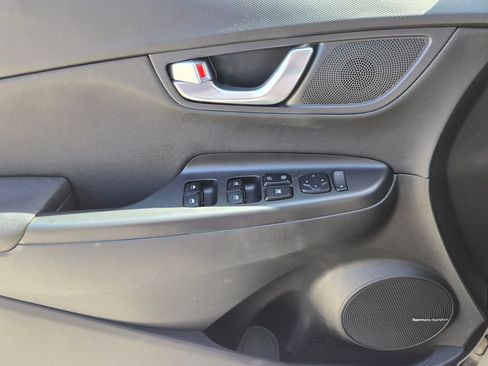 Used 2023 Hyundai Kona Limited image 28